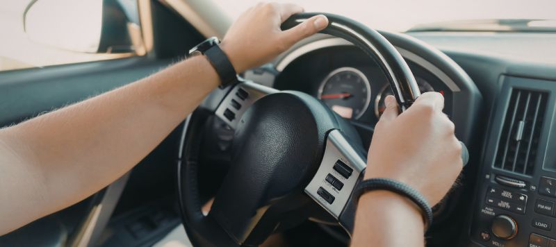 Почему руль стоит криво: основные причины