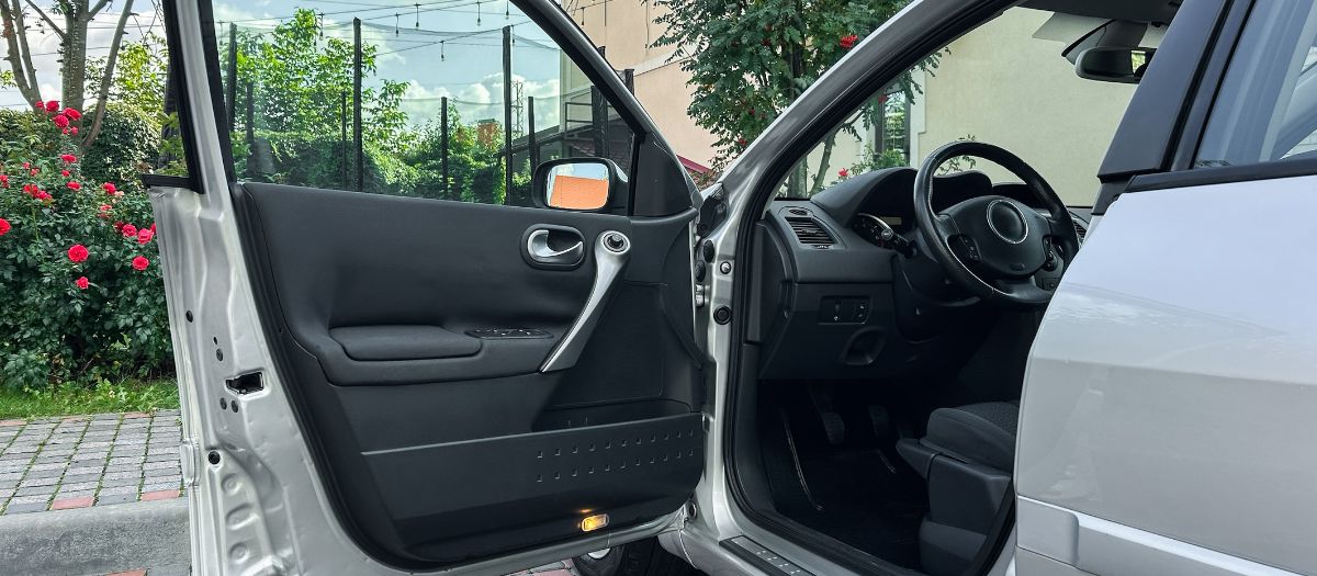 как убрать скрип двери автомобиля