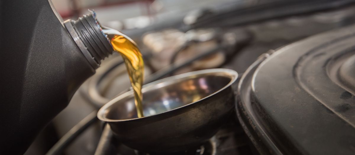 моторное масло автомобиля